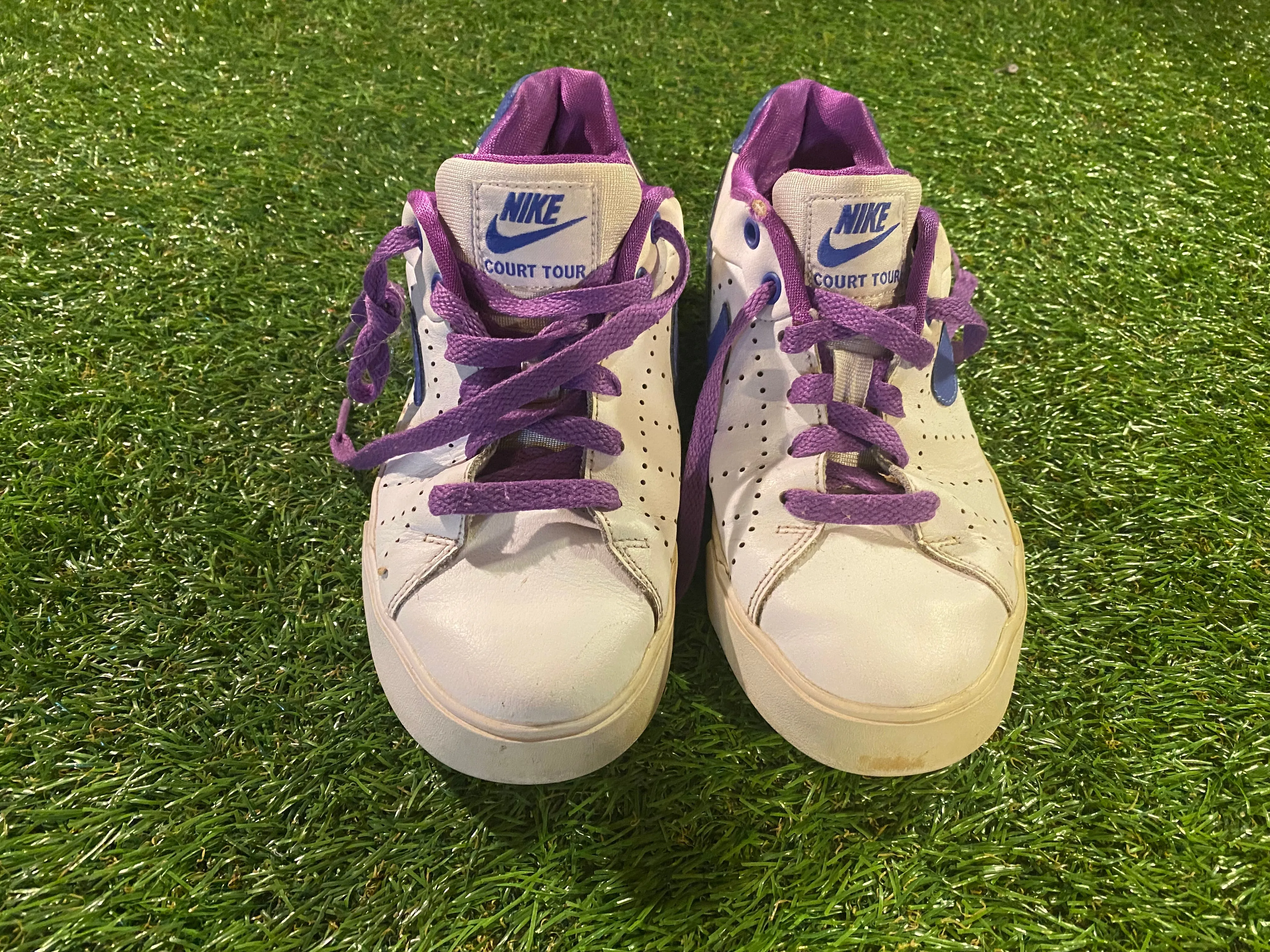 Nike UK Trainers EST 1972 UK Youths size 3 EU size 35.5 vintage shoes