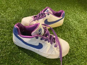 Nike UK Trainers EST 1972 UK Youths size 3 EU size 35.5 vintage shoes