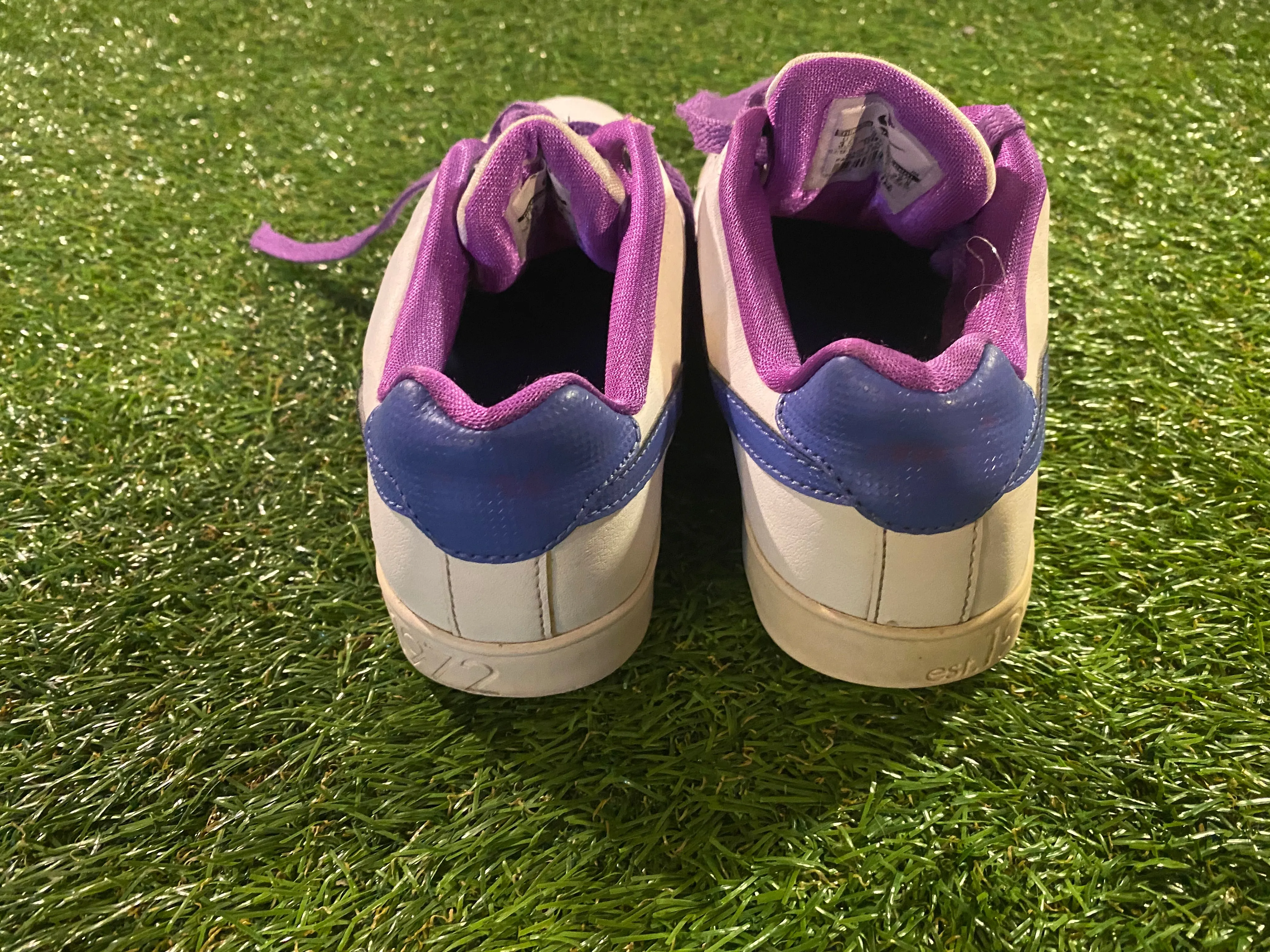 Nike UK Trainers EST 1972 UK Youths size 3 EU size 35.5 vintage shoes